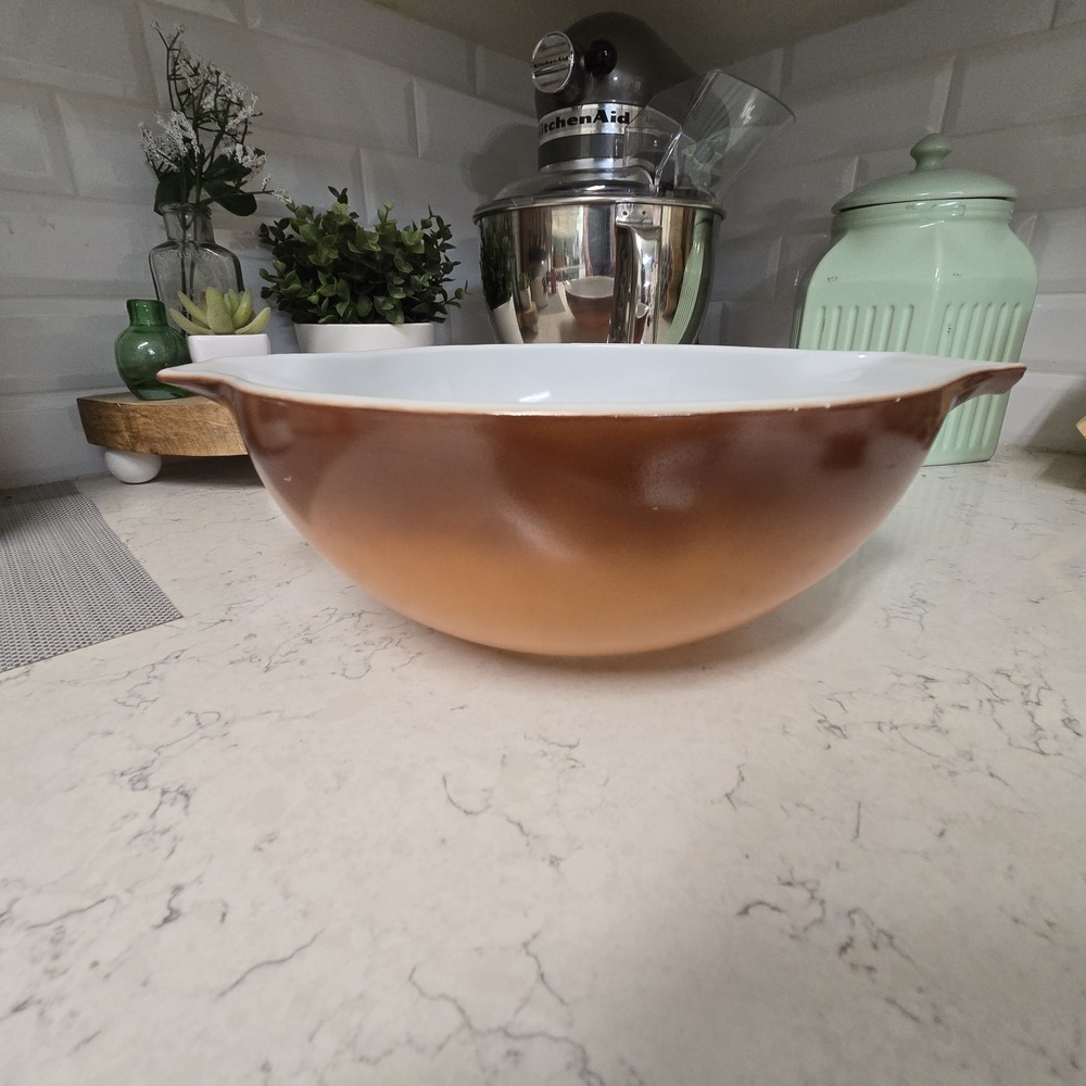 Pyrex 444 Old Orchard Brown Ombre Cinderella Mixing Bowl - 4 Quart